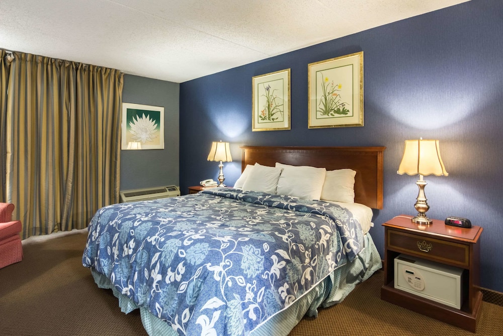 The Plaza Inn & Suites 9/28