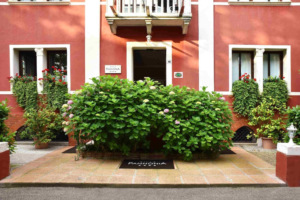 Hotel Villa Pannonia 45/50