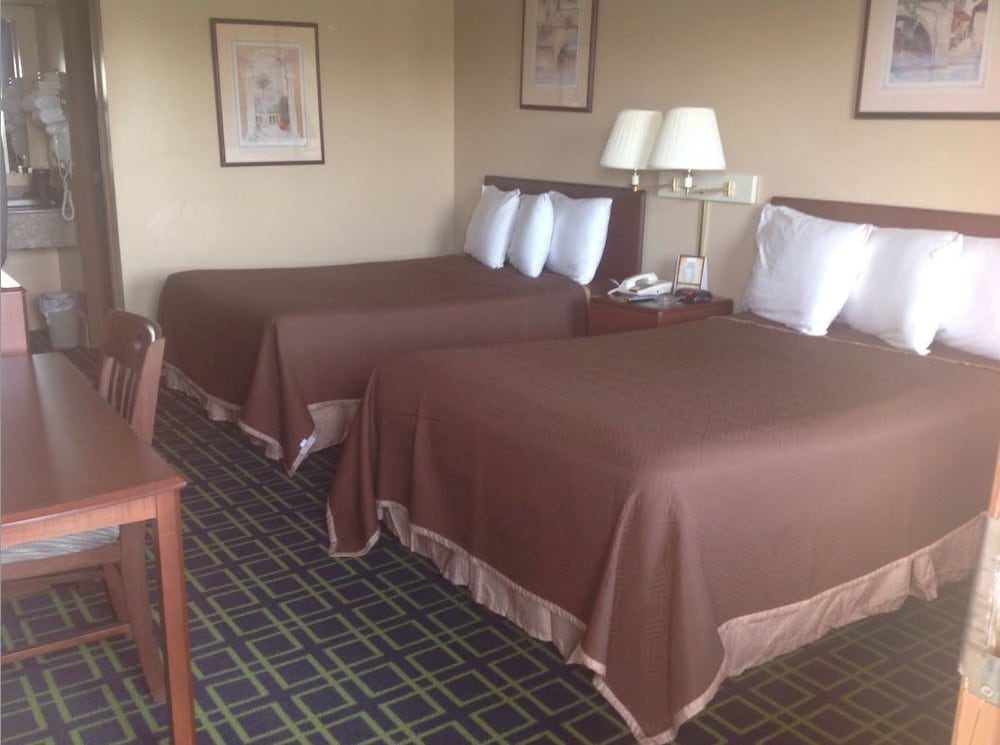 Hilltop Inn 9/38