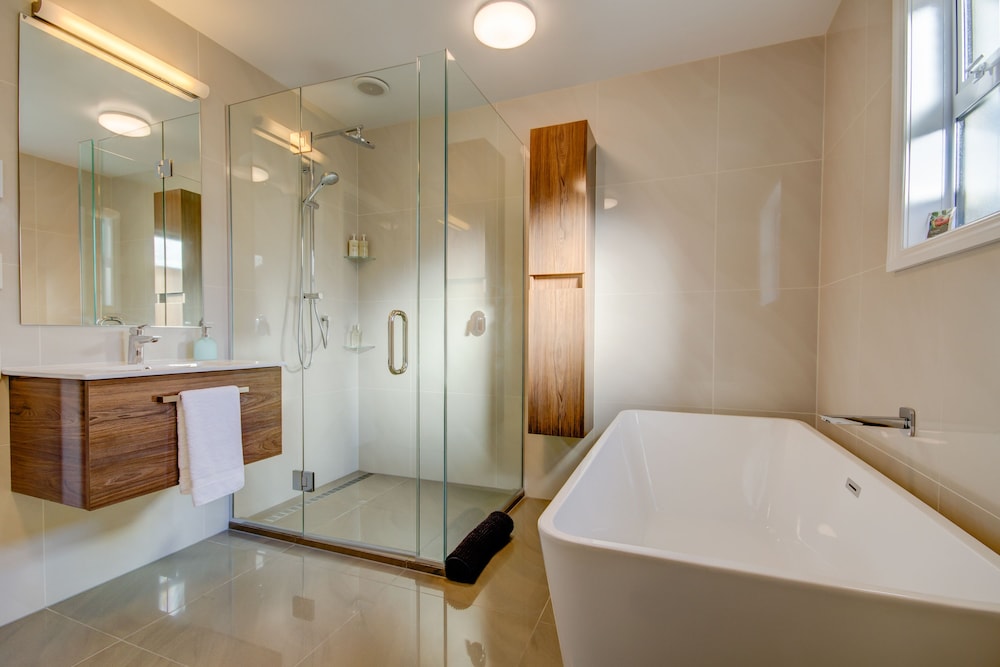 QUEENSTOWN COUNTRY LODGE 52/54