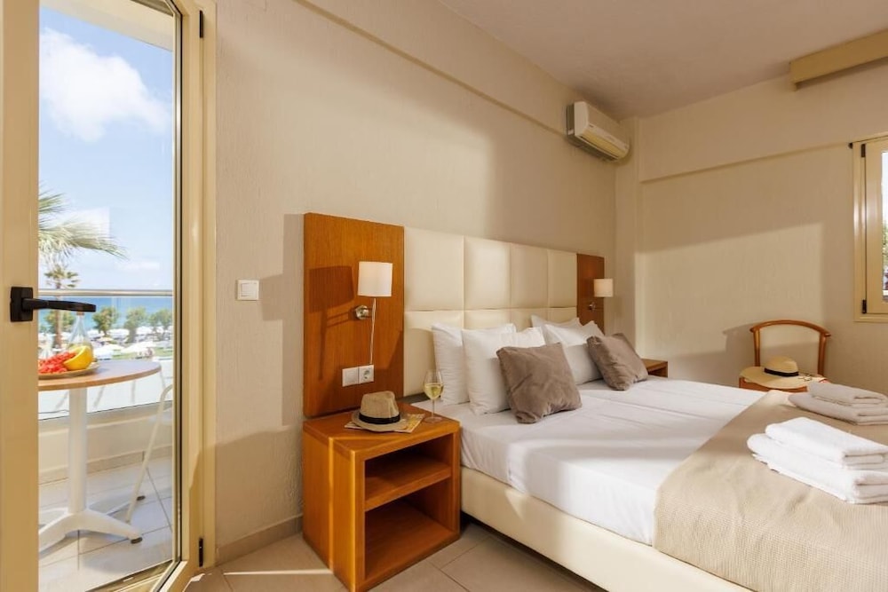 Standard, Twin Beds, Lateral Side Sea View, Sofa، Malia Bay Beach Hotel And Bungalows 3/4