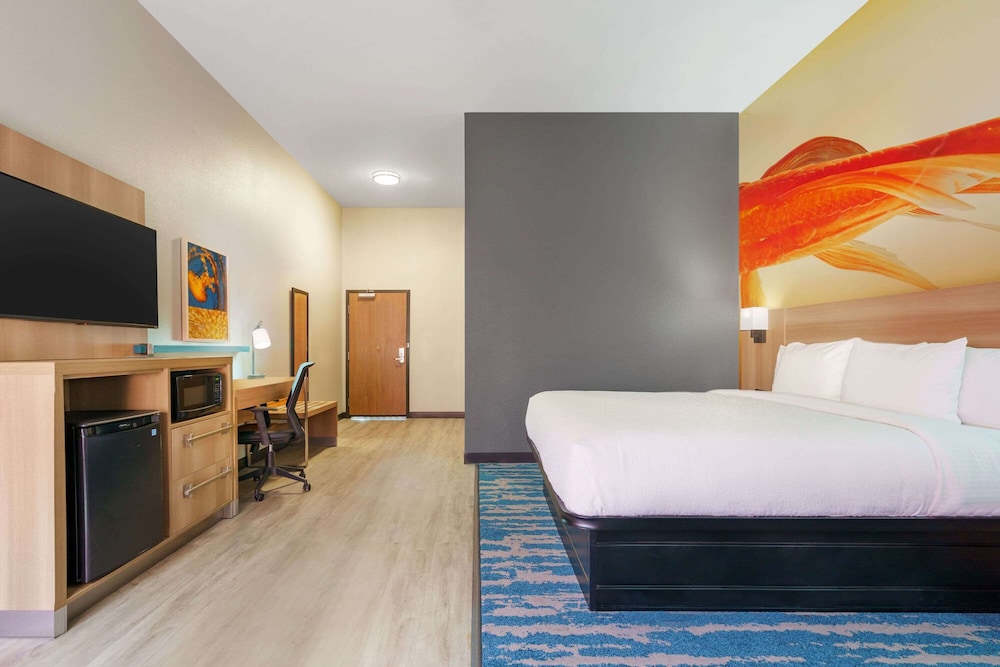 La Quinta Inn Suites By Wyndham San Antonio Seaworld Lafb 7/39
