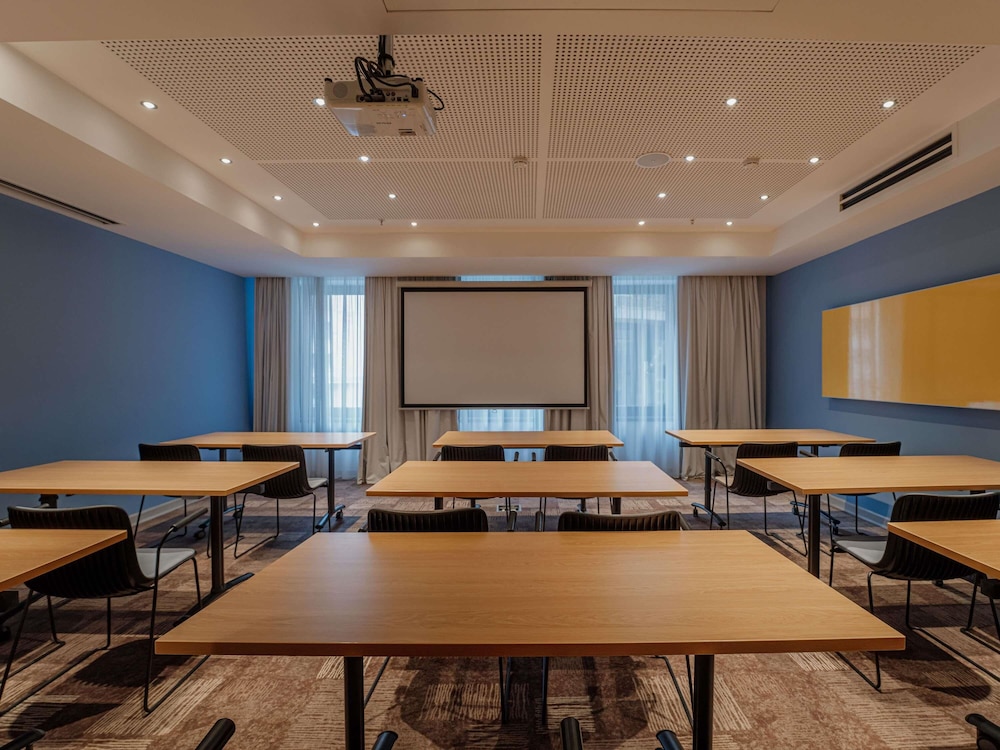 Ibis Yerevan Center 61/67