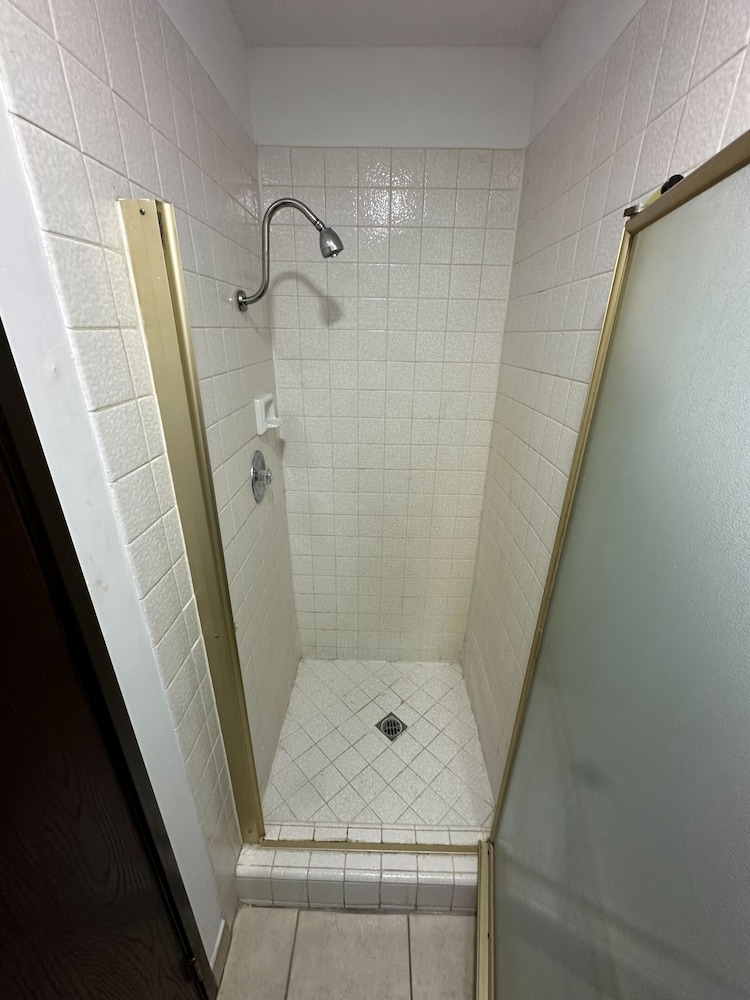 Portside Inn & Suites 58/58