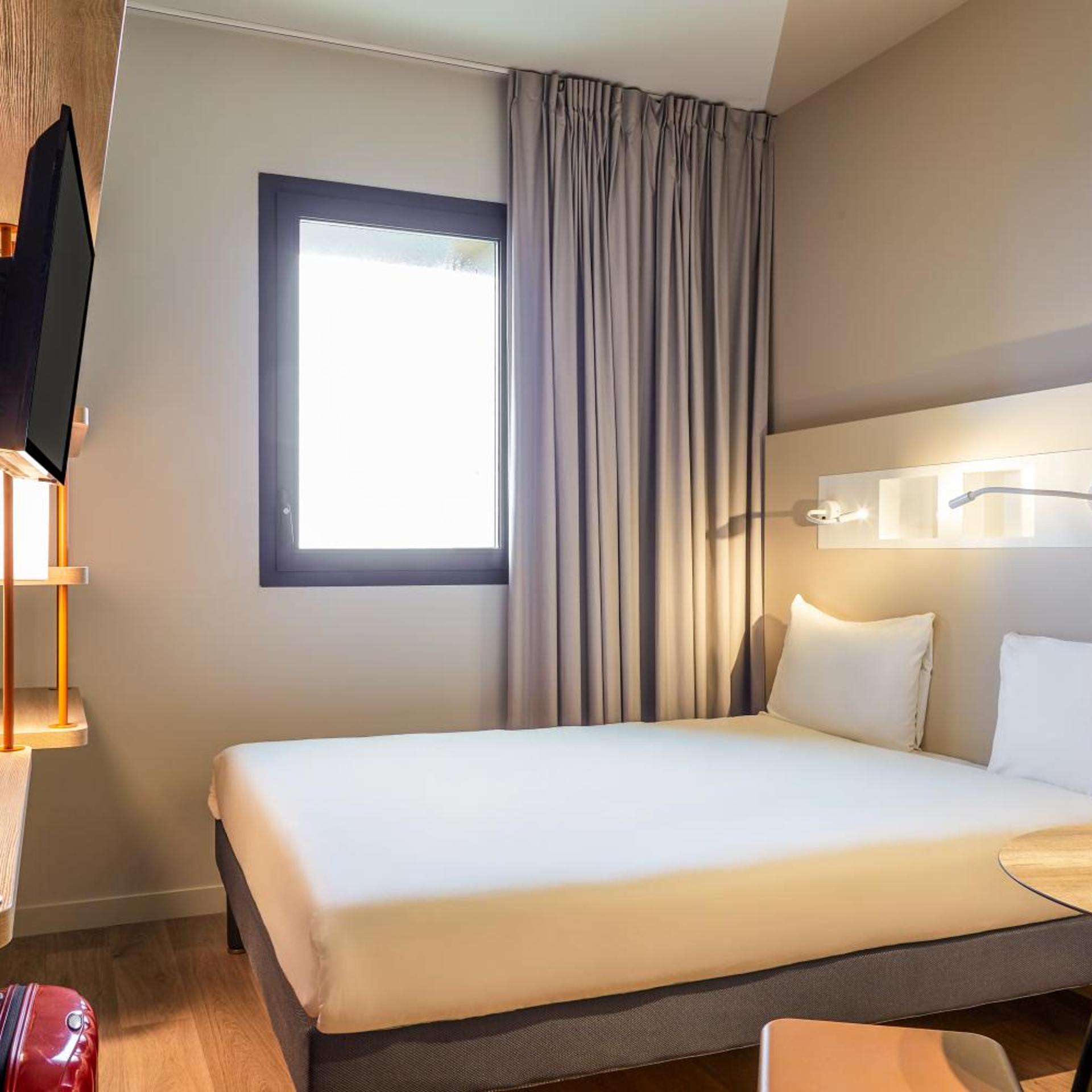ROOM, TRIPLE, DOUBLE BED, WITH EXTRA BED