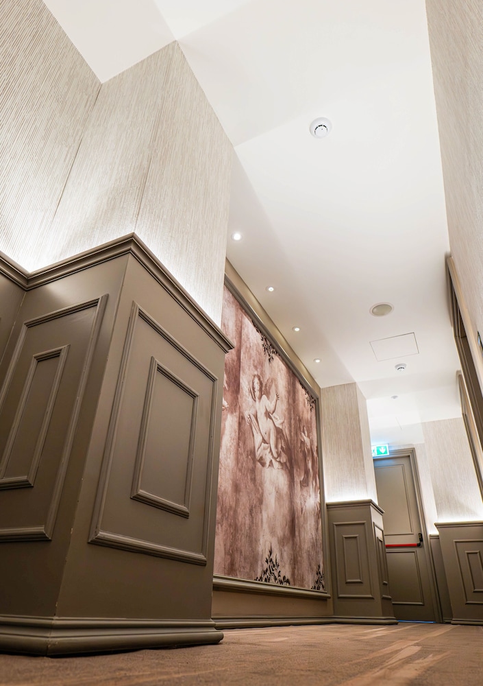 Gate Twenty Two Boutique Hotel 25/35