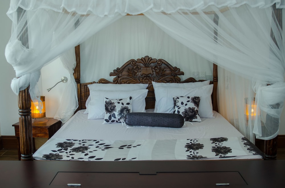 Queens Chateau Boutique Villa 12/50