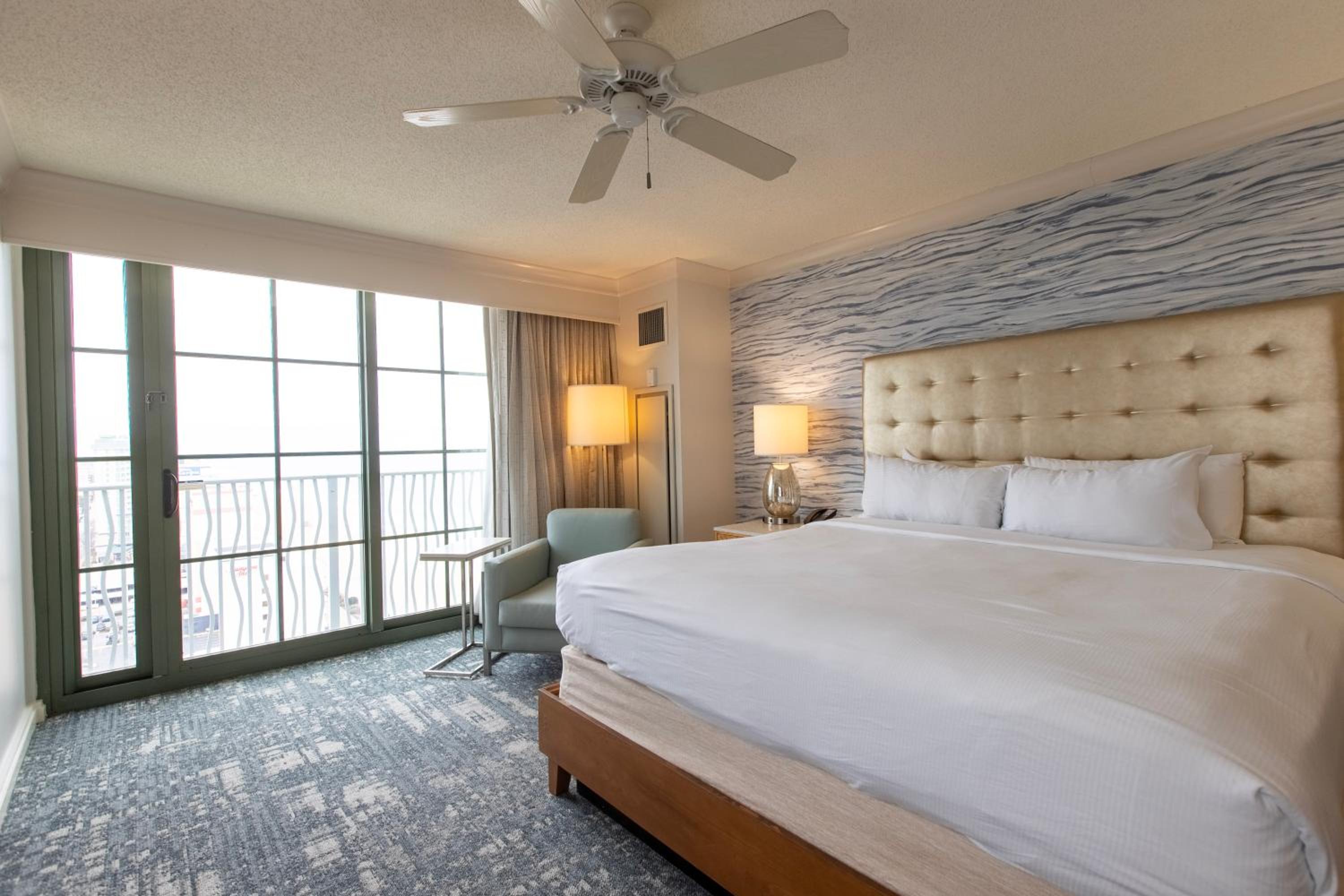 1 Bedroom, Superior, King Bed, Ocean Front, Balcony