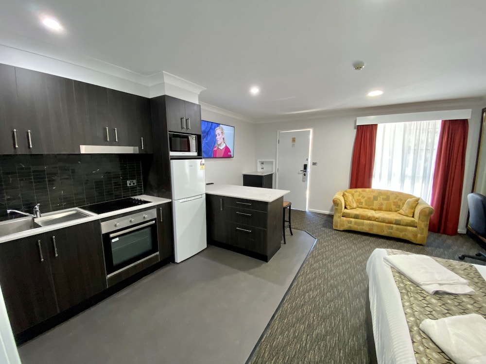 Best Western Plus All Settlers Motor Inn 3/34