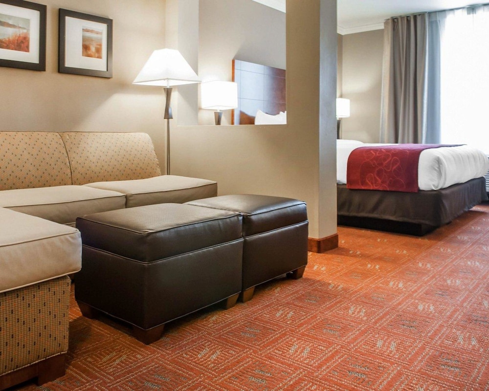 Comfort Suites Farmington 11/43
