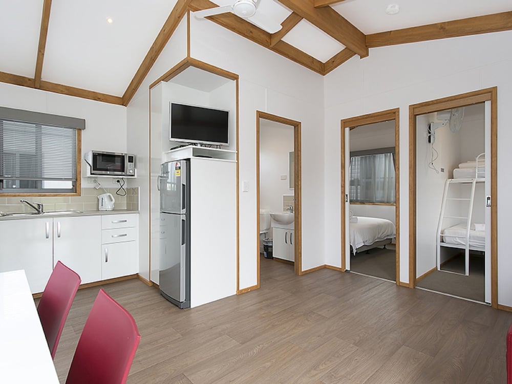 PORTLAND HOLIDAY VILLAGE 29/50