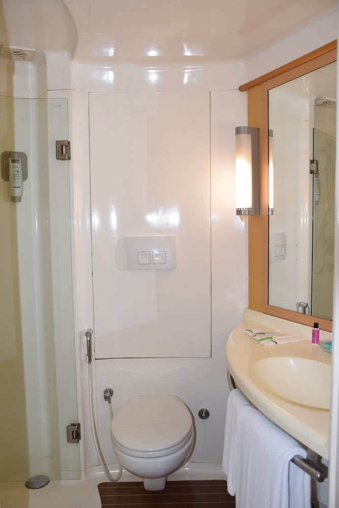 Ibis Bengaluru Hosur Road - An Accorhotels Brand 11/71