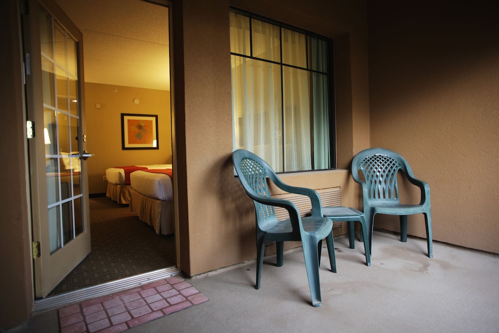 Holiday Inn Phoenix Chandler 34/70