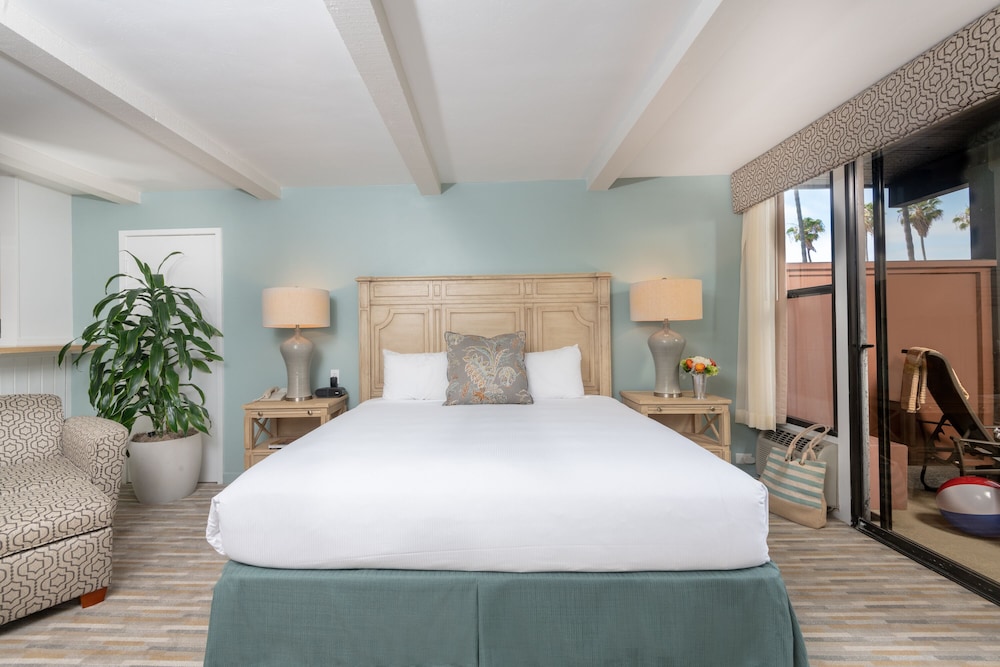 Deluxe, King Bed, Beach Front, Ocean View