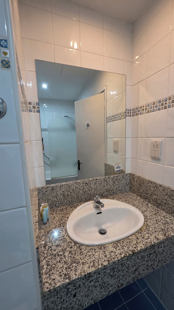 Castelli Hotel 68/69