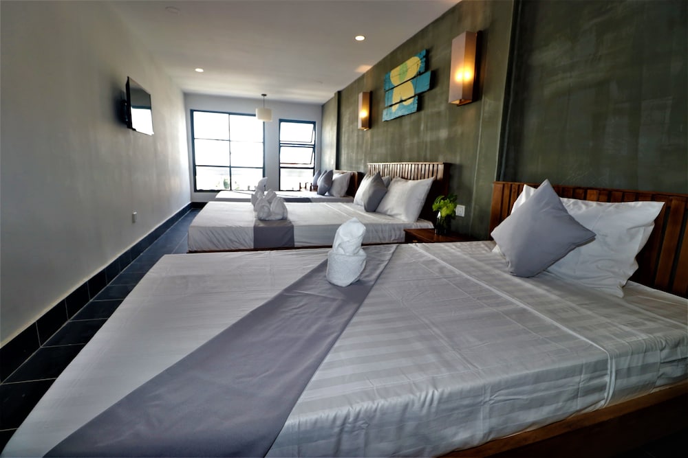 Grand Elevation Hotel 36/65