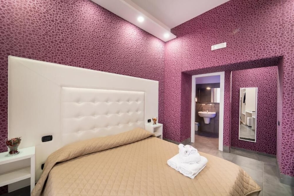 Naples Royal House B&B 32/50