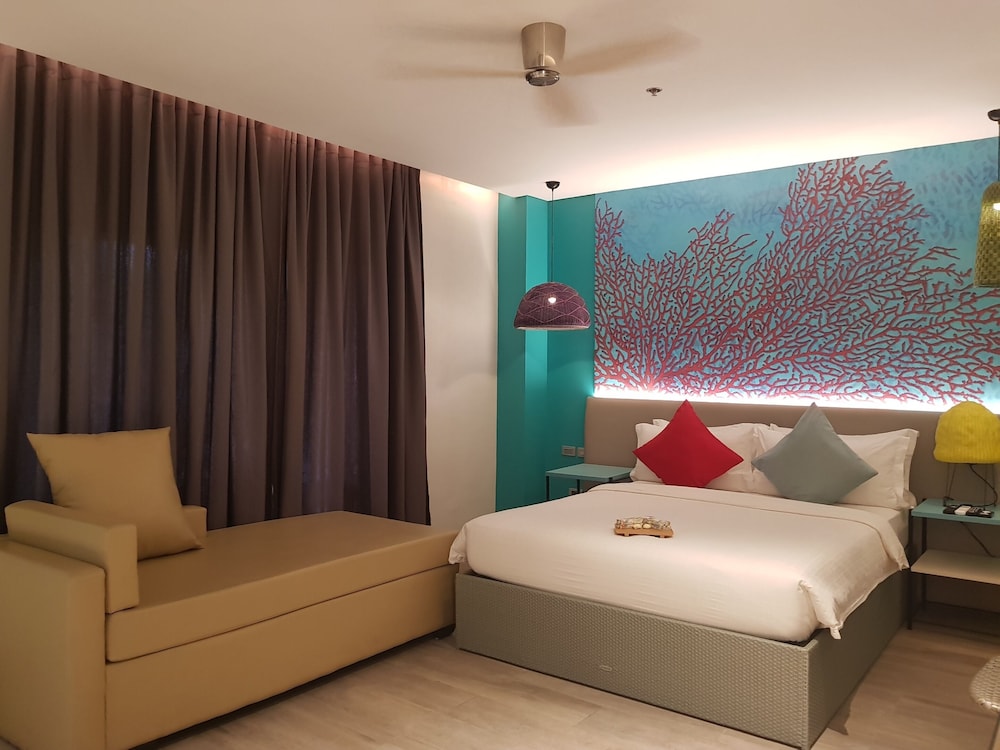 DELUXE, QUEEN BED