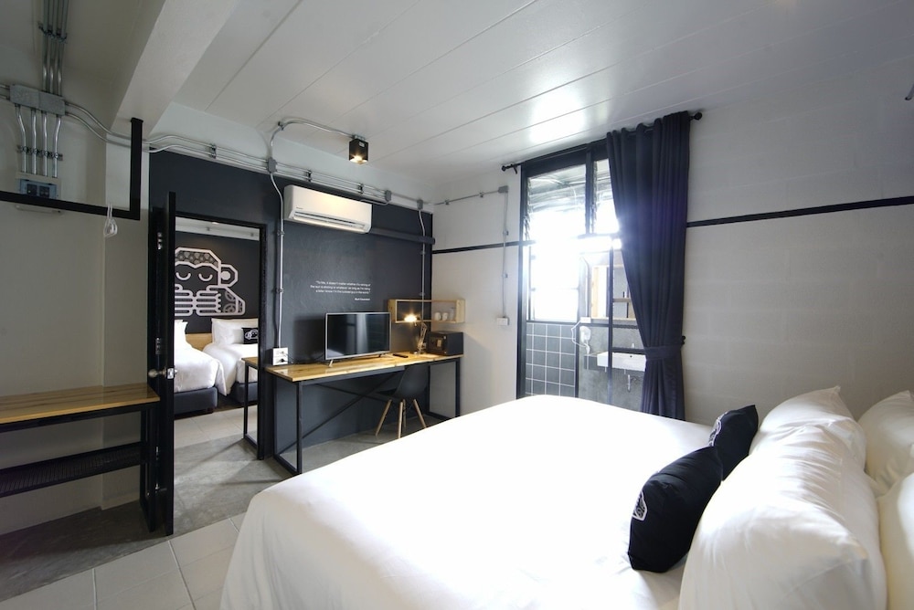 Blu Monkey Hub and Hotel Suratthani 15/50