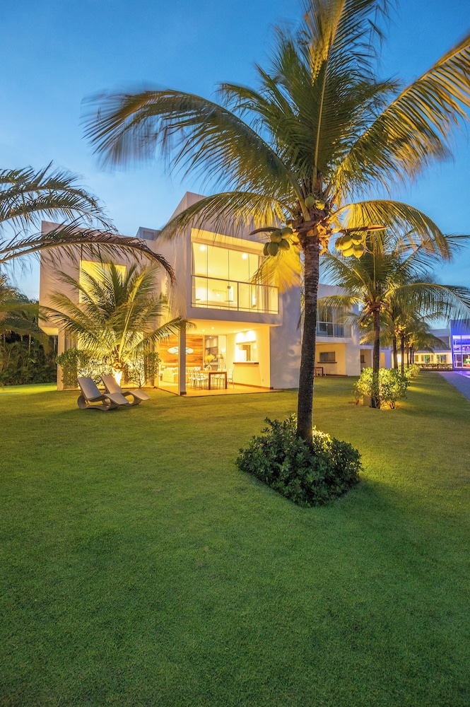 B Blue Beachouses 64/65