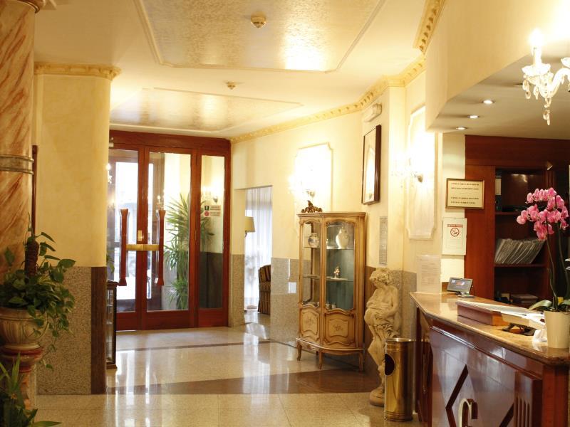 Lobby at Hotel Genio, ROME