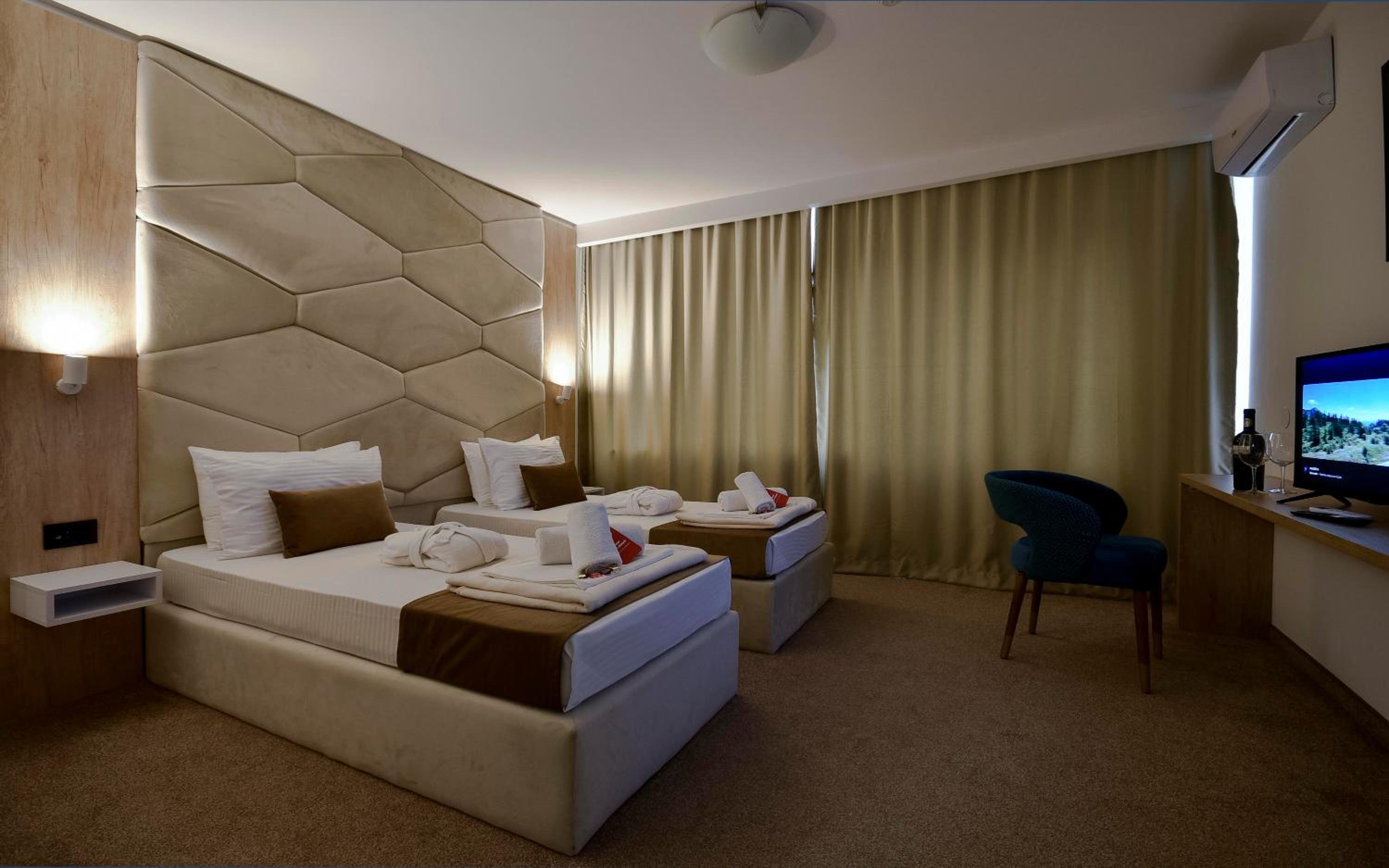 Room, Twin Beds