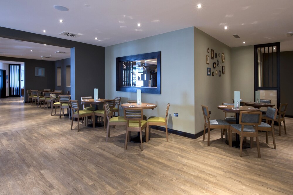 Premier Inn London Heathrow Airport Terminal 4 56/65