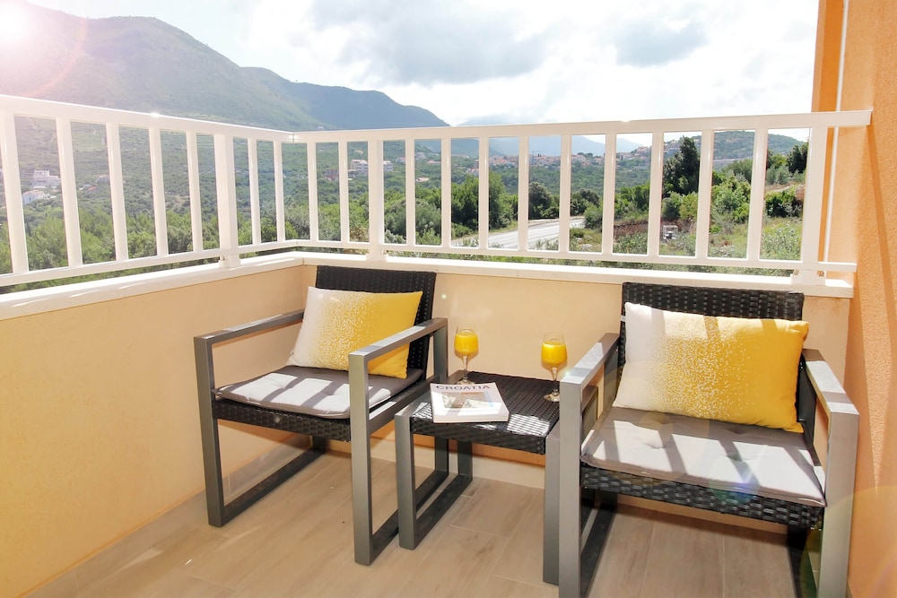 Bacan Family Apartments 15/29