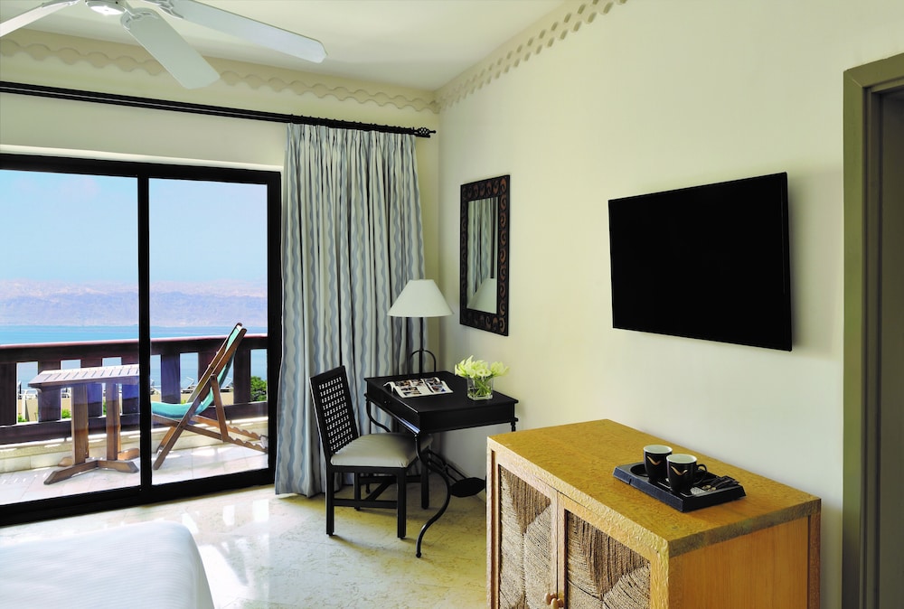 Movenpick Resort and Spa Dead Sea 51/75