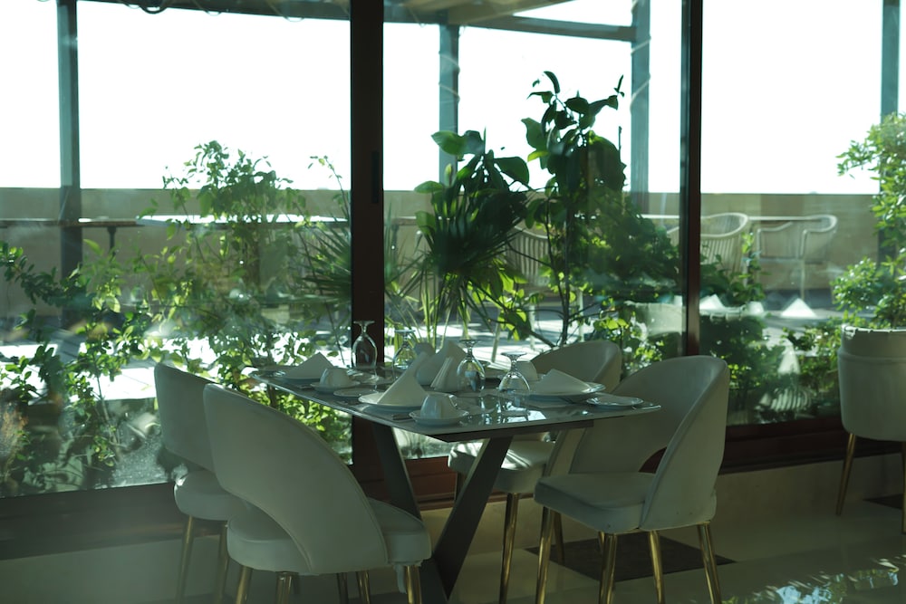 La Zona Continental Hotel 50/65