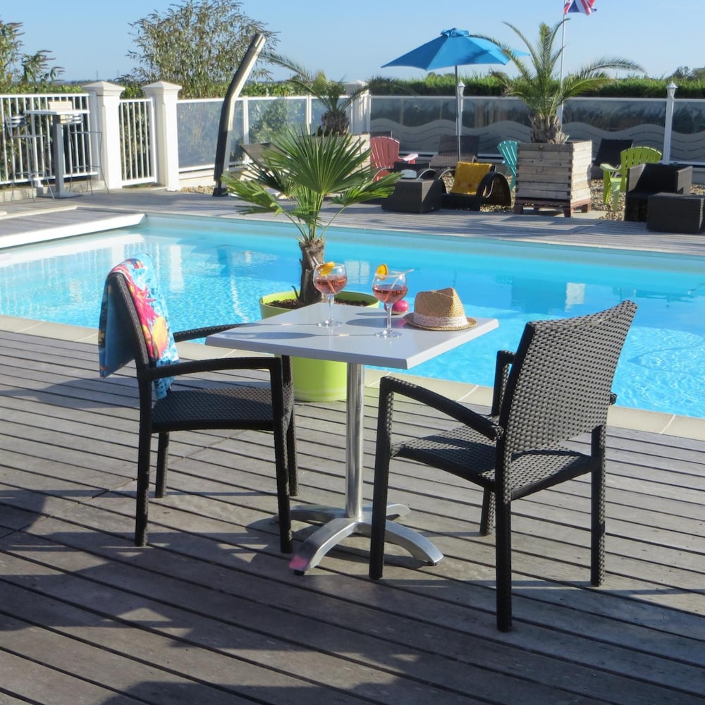 Brit Hotel Hermes 25/42