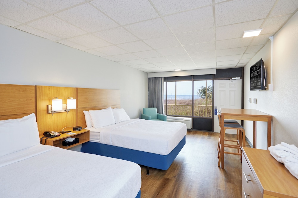 Classic, 2 Queen Beds, Beach Side, Kitchenette