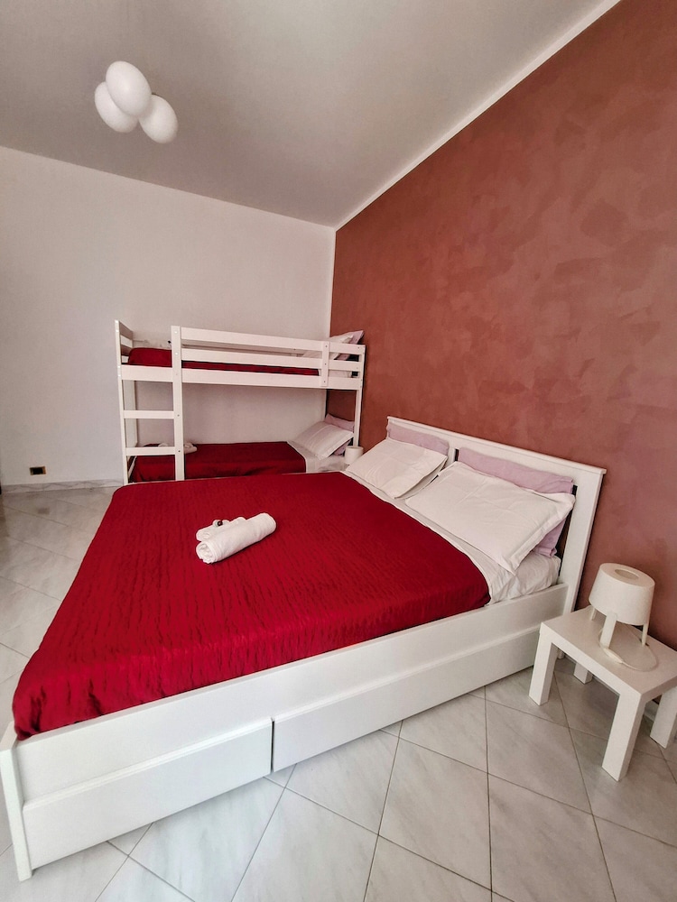 Rhome Sweet Rhome Suite 8/40