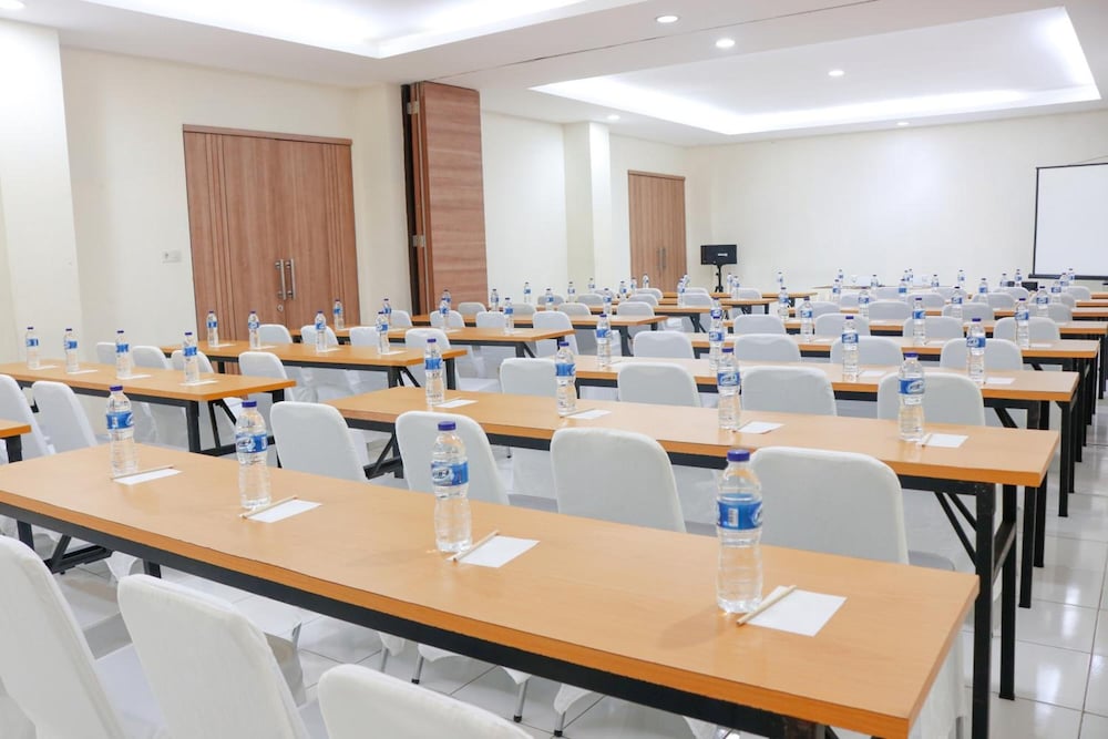LeGreen Suite Ratulangi 20/25