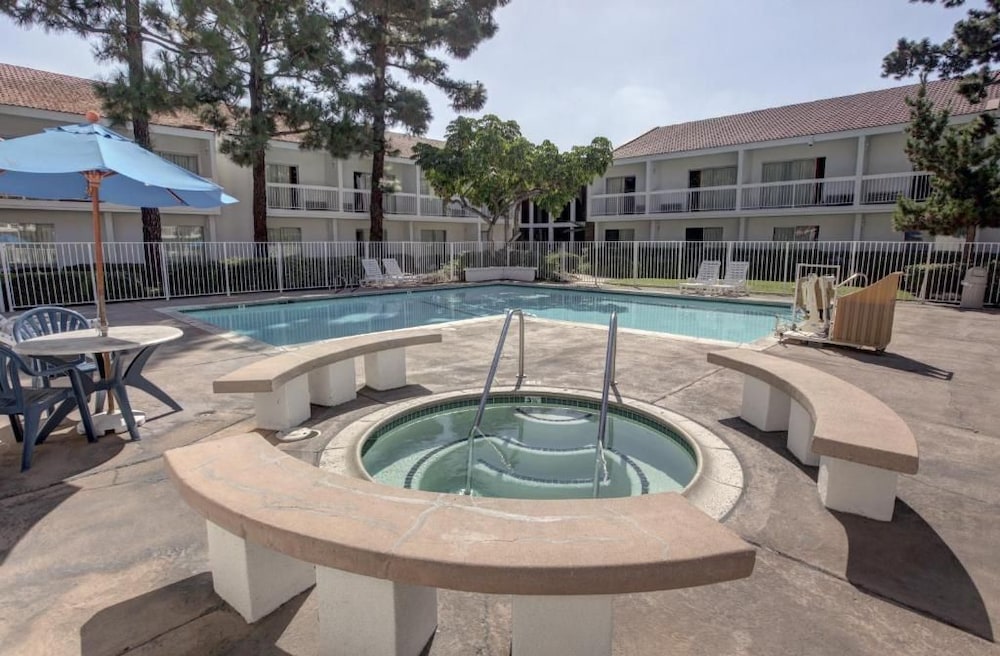 Motel6 Santa Ana, CA - Irvine - Orange County Airport 49/54