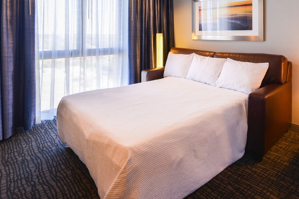 Crowne Plaza Springfield Convention CTR 26/77