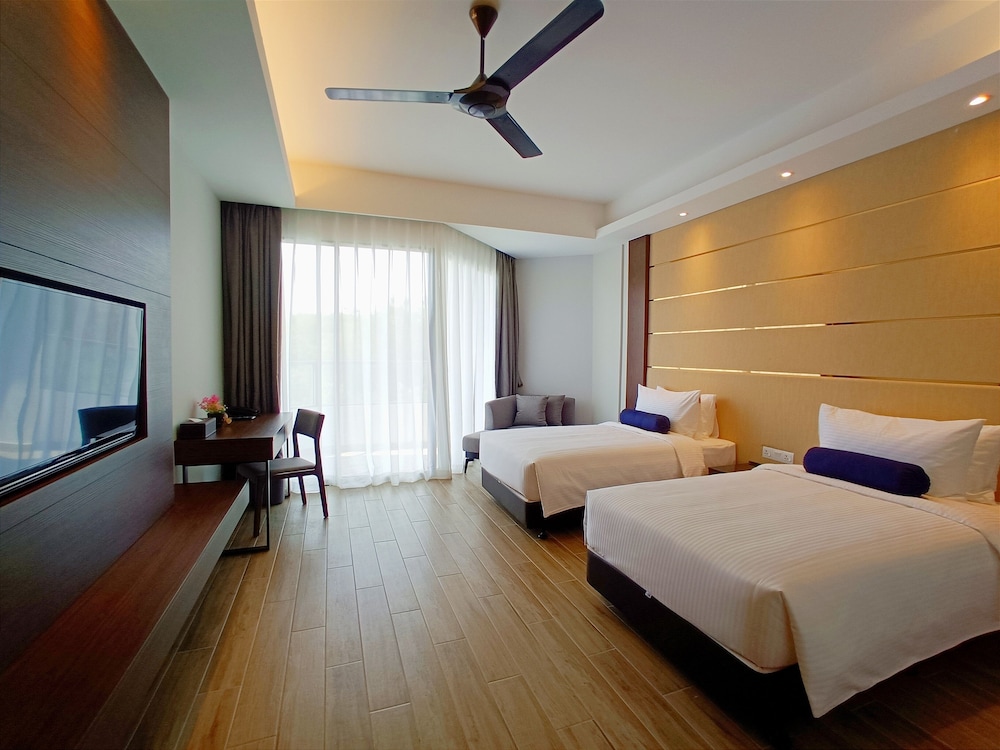 Deluxe Twin City View Room