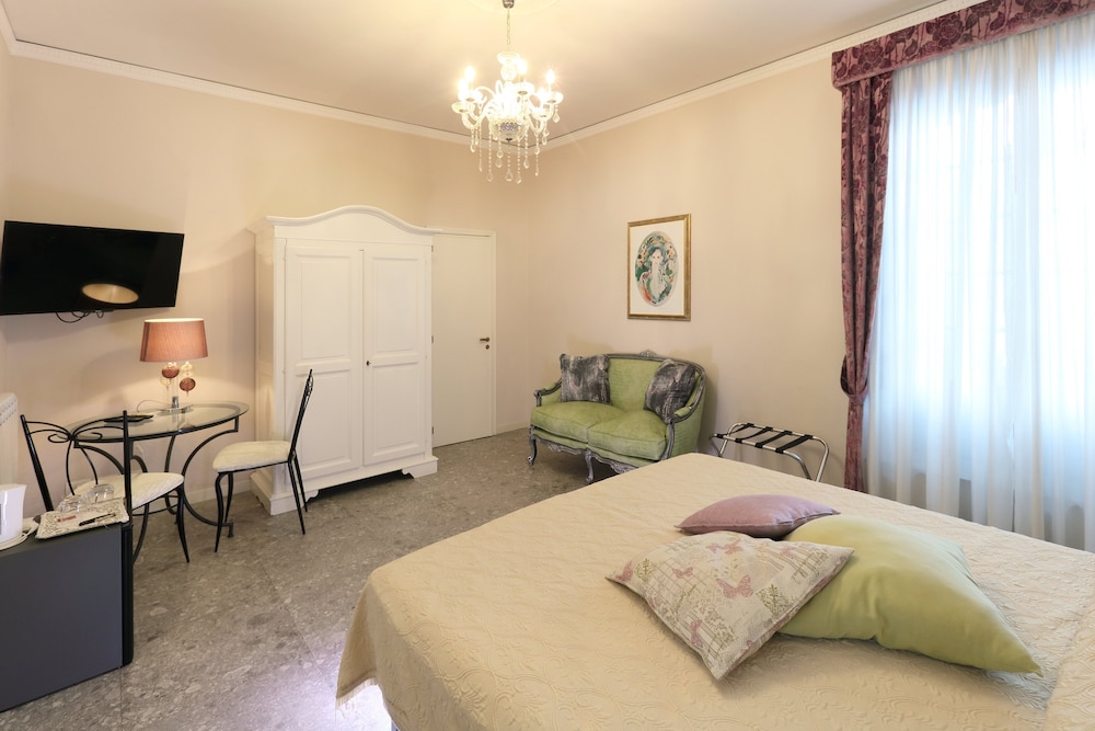 Porta Di Mezzo Luxury B And B 5/38
