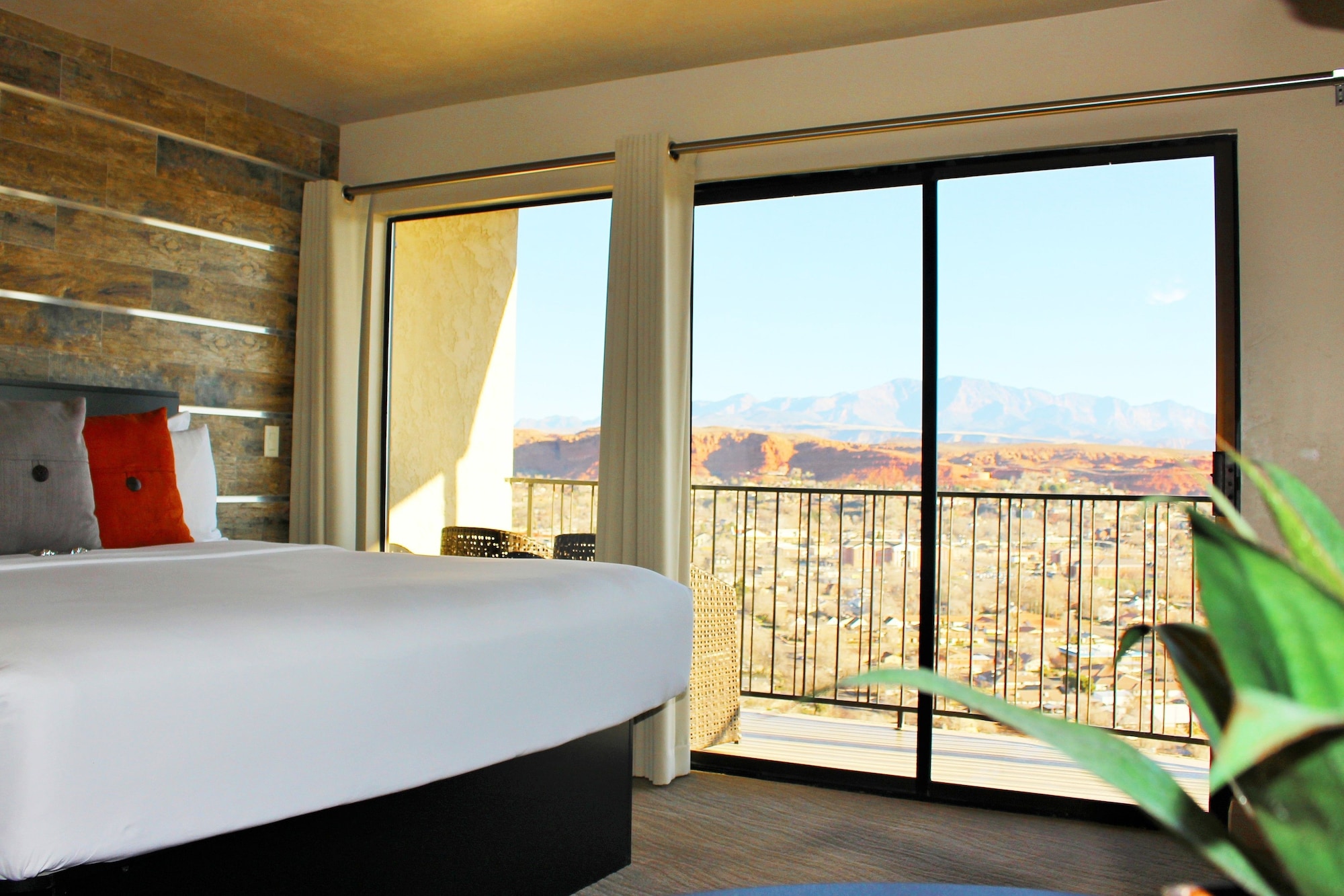 Cliff House, King Bed