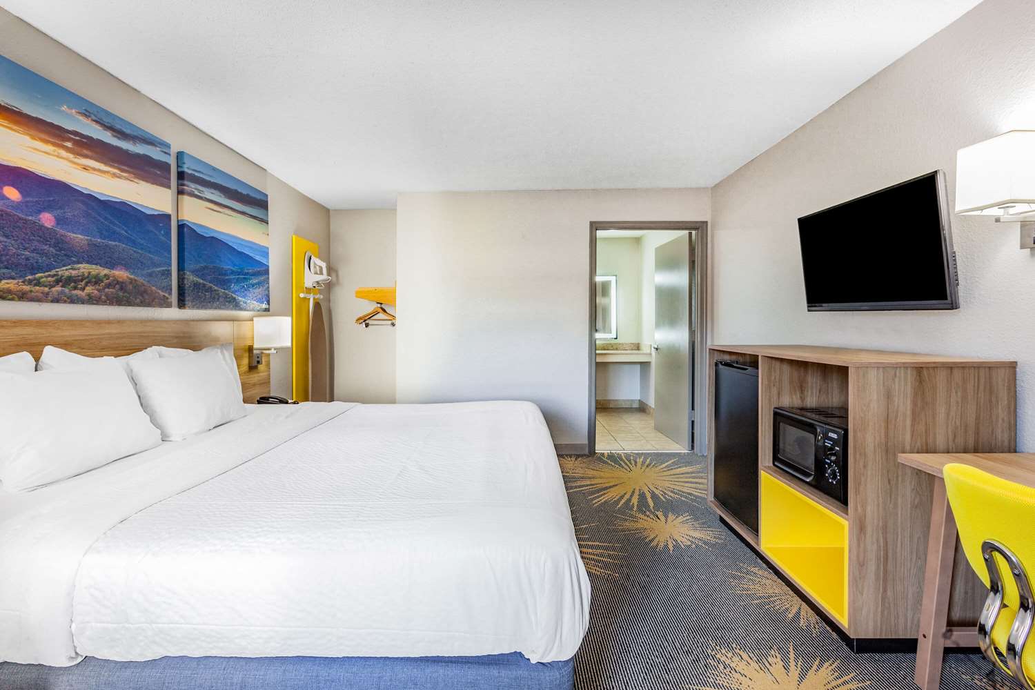 Days Inn By Wyndham Roanoke Near I-81 8/47