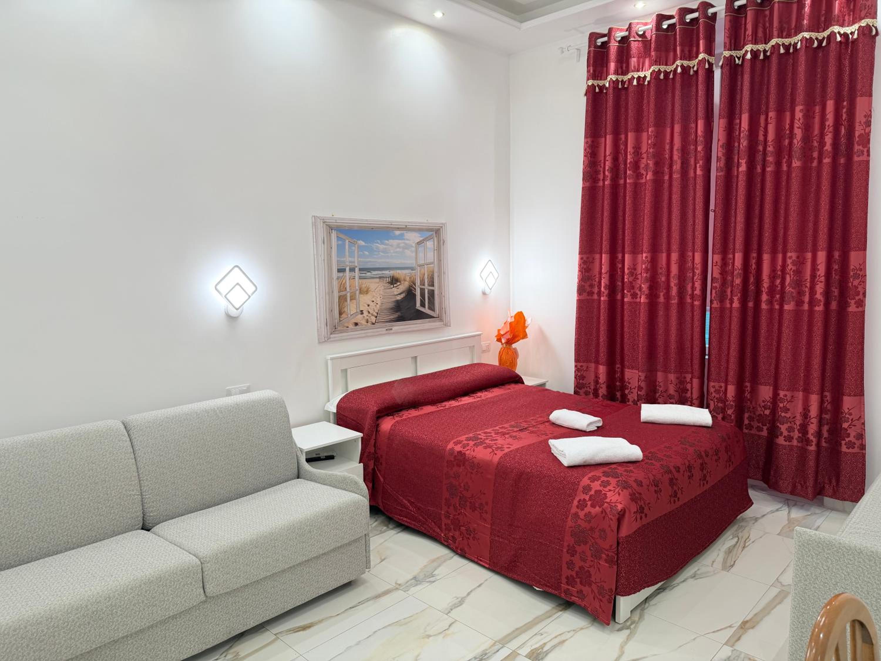 ROOM, QUADRUPLE