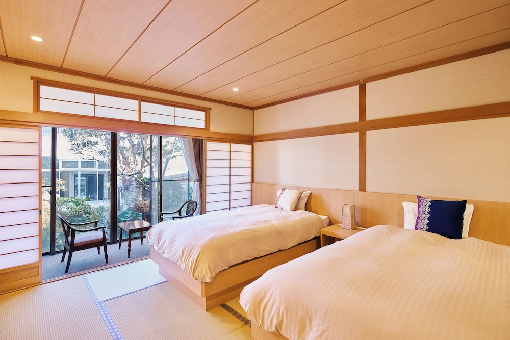 BASIC, TWIN BEDS