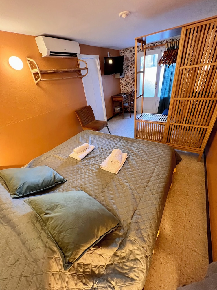 Room, Triple, 1 Queen and 1 Single Bed, Garden Floor