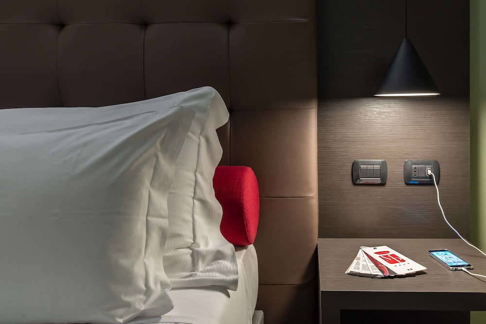 Maranello Palace (17Km From Modena) 34/70