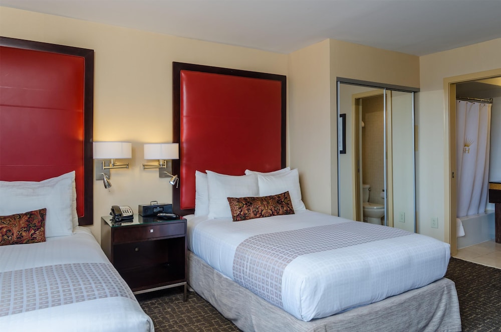 Deluxe, 2 Double beds