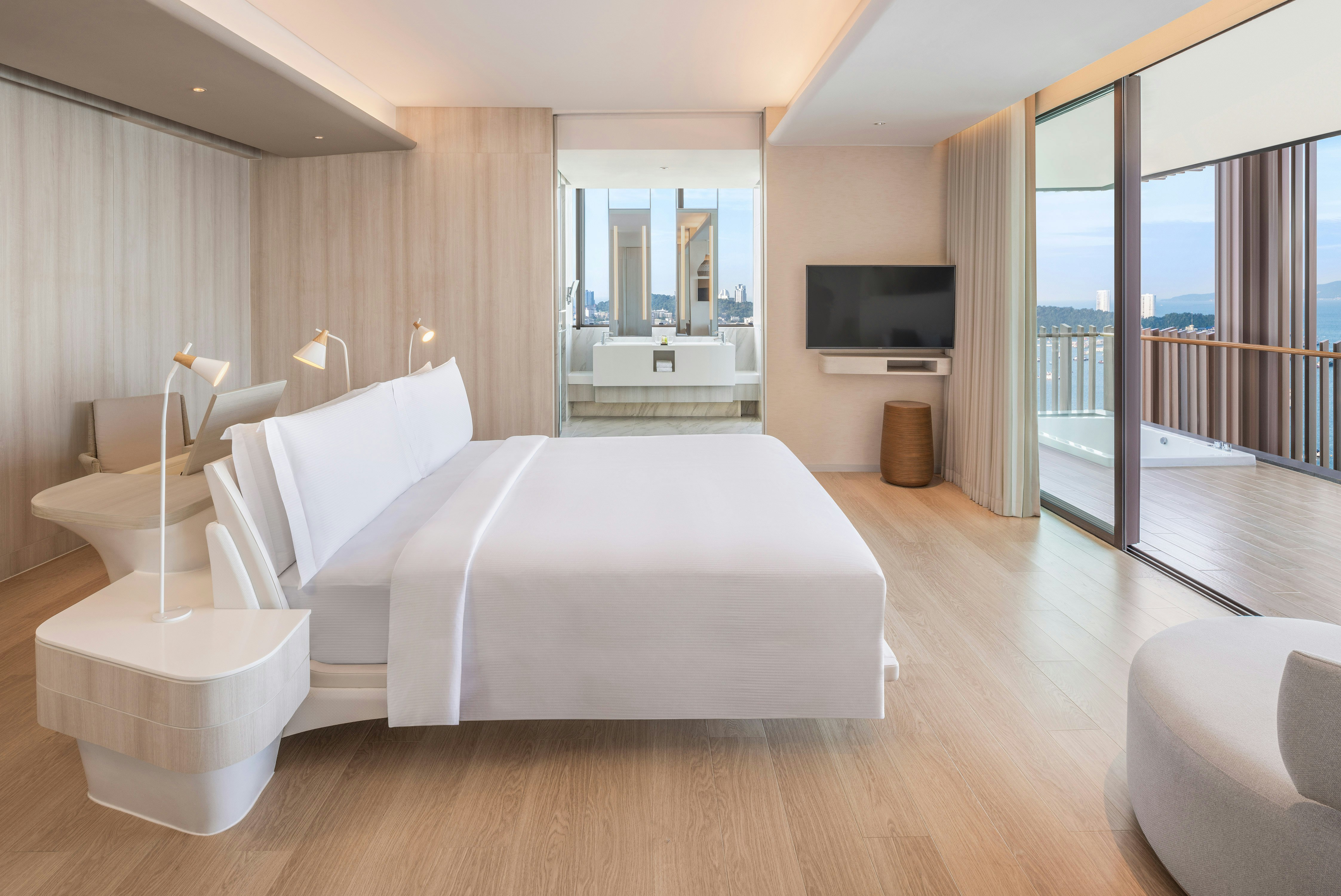 OCEAN, PRESTIGE, SUITE, KING BED