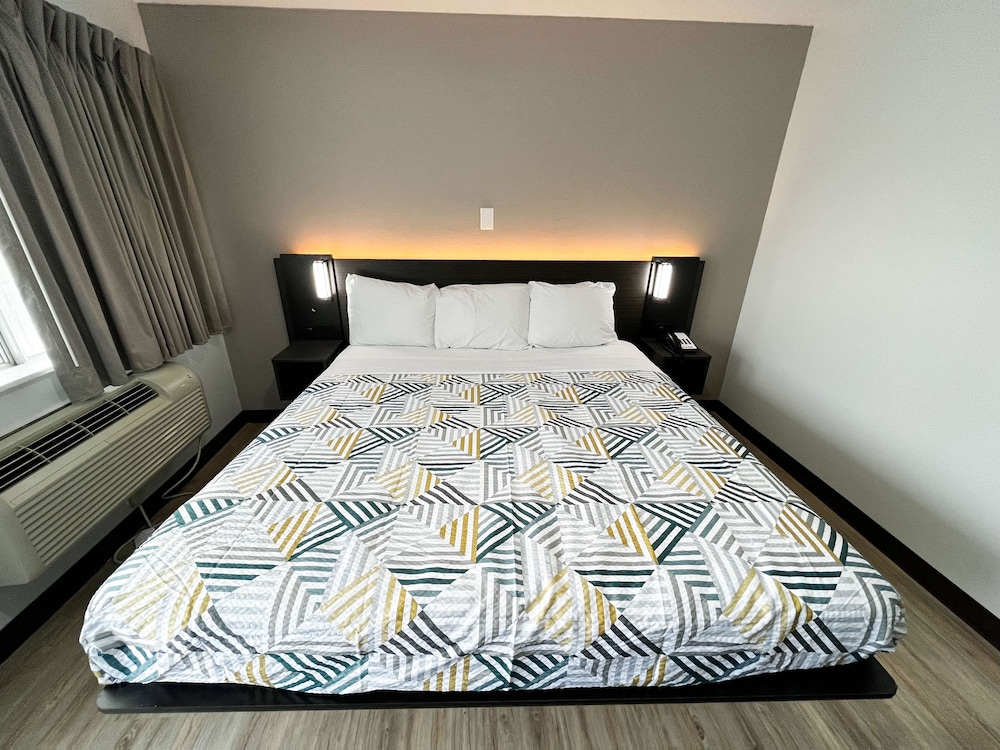 Standard, King Bed, Kitchenette, Smoking, Studio6 Lafayette, LA - I-10 & I-49 N 3/4