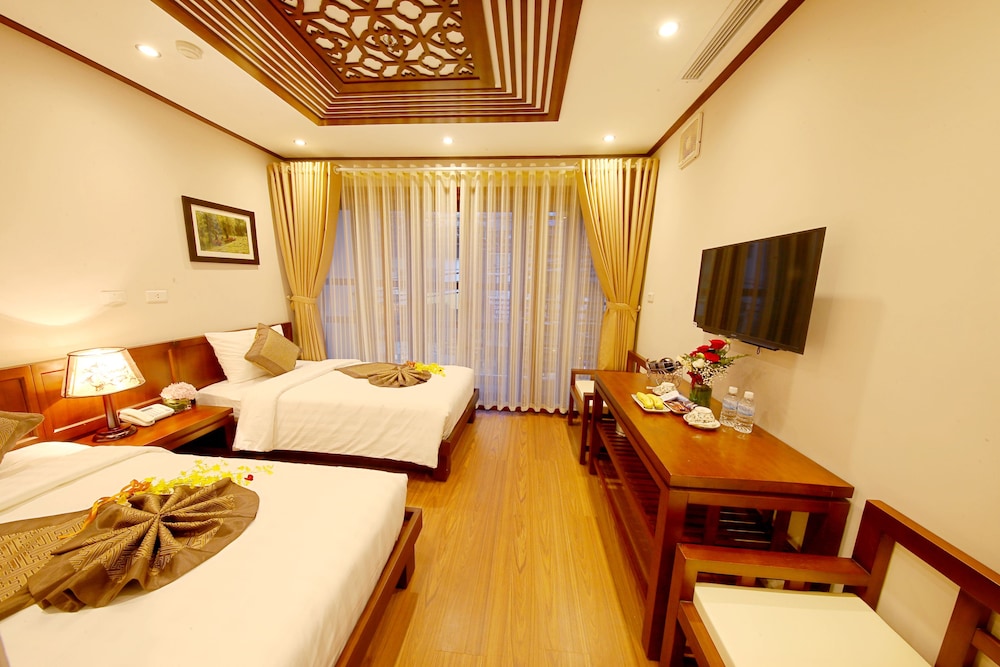 Historical, Twin Beds, Balcony