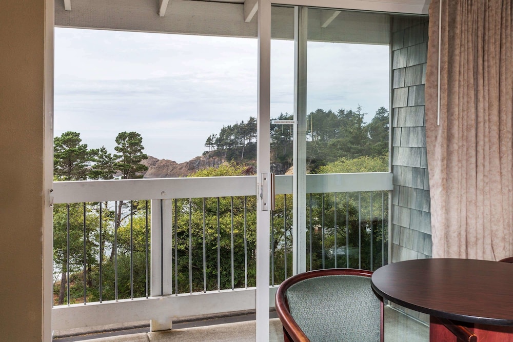 Travelodge By Wyndham Depoe Bay 2/50