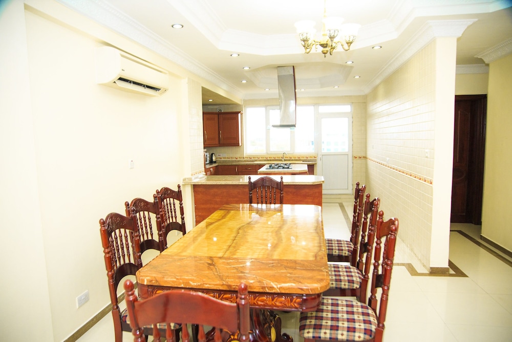 Luxury 2-Bdrm Apartment In Oysterbay 40/50